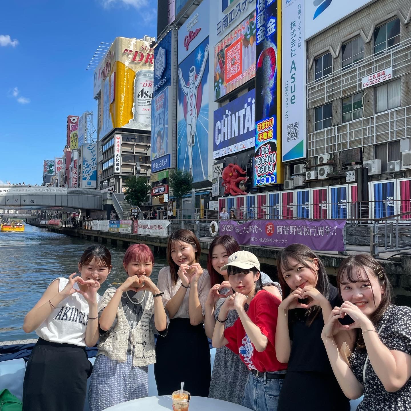 道頓堀觀光遊船 從船上欣賞固力果招牌與熱鬧街景，享受20分鐘的悠閒時光（湊町船著場往返）